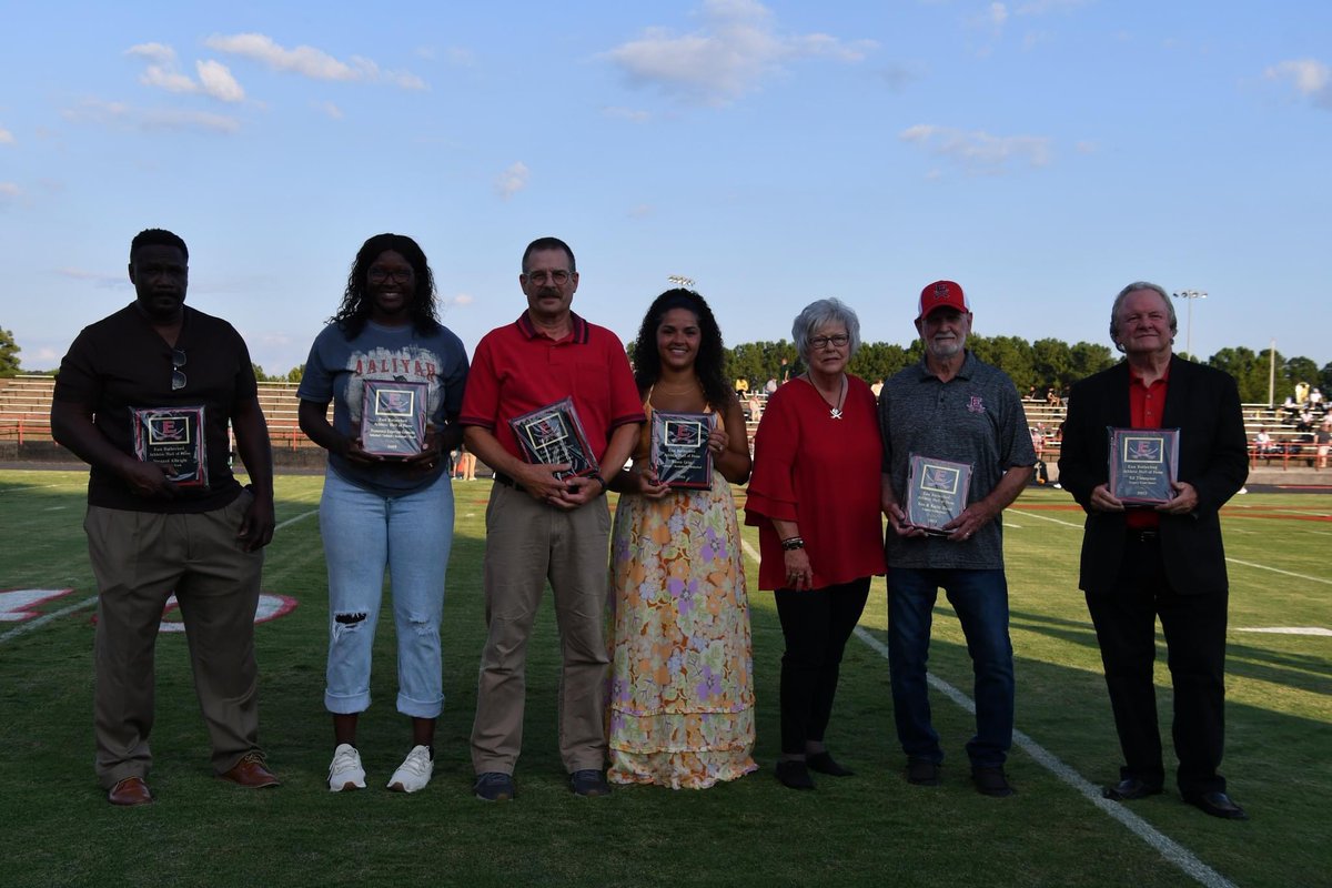 ERHS_Sports's tweet photo. Congratulations to the 2023 ERHS Hall of Fame Inductees who were inducted officially last night during pregame of our Varsity football game.

Greg Isenhour
Francesca Edgerton-Edwards
Raven Gray-Gidney
Vernard Albright
Ed Thompson
Ken &amp; Kathy Bland

#WeTheEast #SwordsUp⚔️ https://t.co/rCSmovhWfe