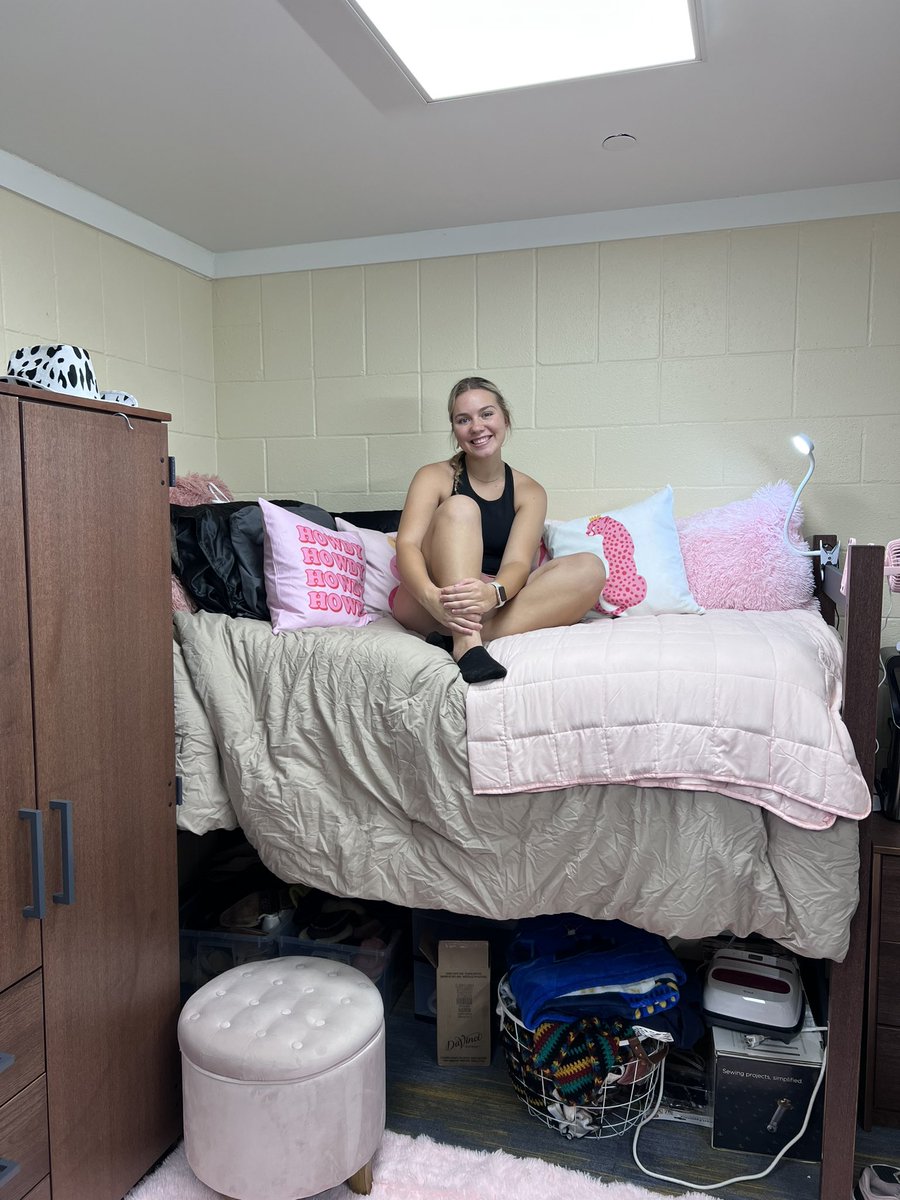 SUPiratesSB's tweet photo. New Pirates have officially moved in!! #GoPirates 🏴‍☠️ https://t.co/oTHVSID3FI