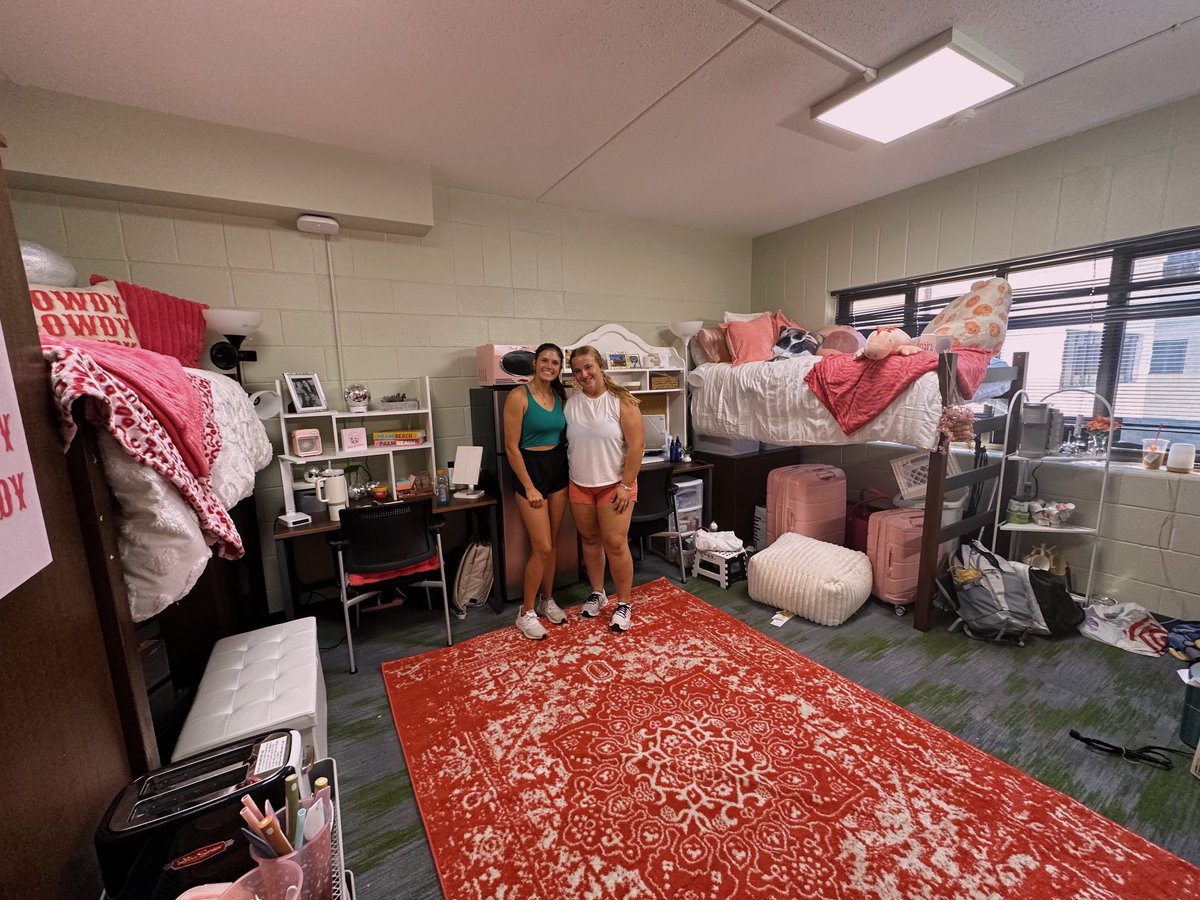 SUPiratesSB's tweet photo. New Pirates have officially moved in!! #GoPirates 🏴‍☠️ https://t.co/oTHVSID3FI