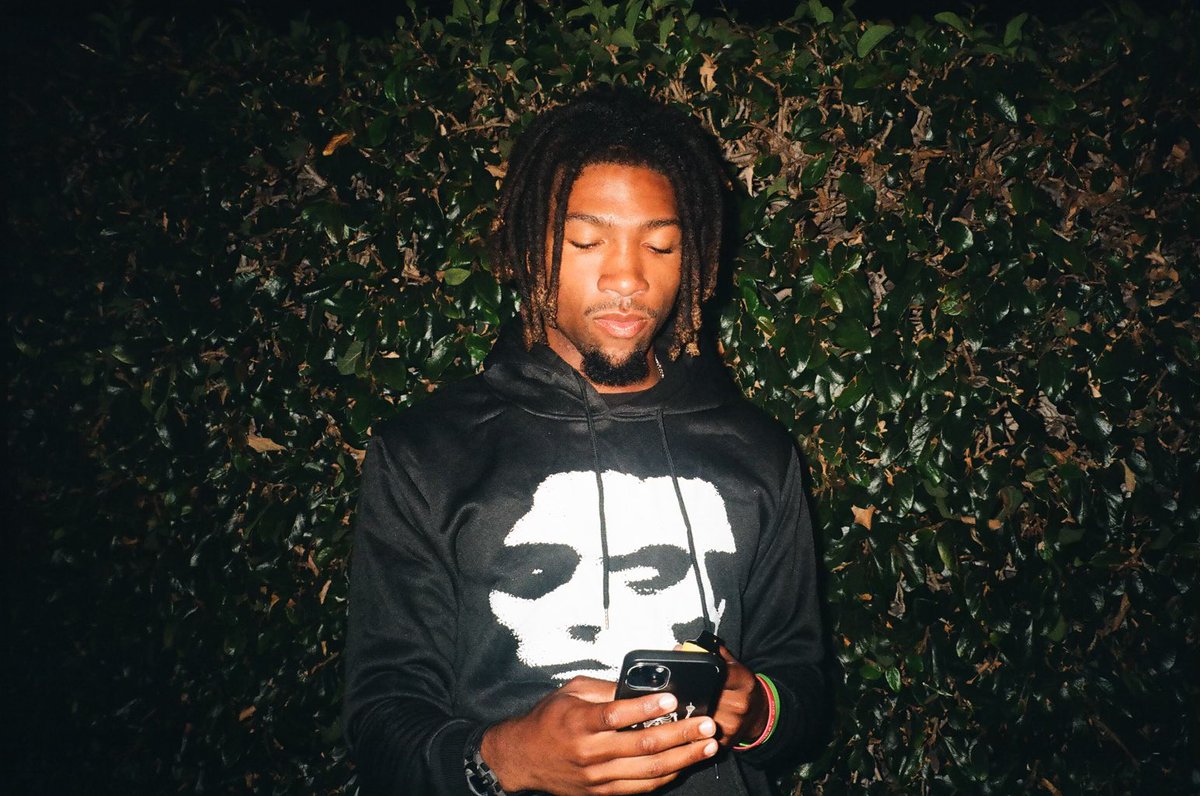 semajsantana's tweet photo. Welcome To My Shit Show 💕⚰️⚰️ https://t.co/byWbsYK3ZW