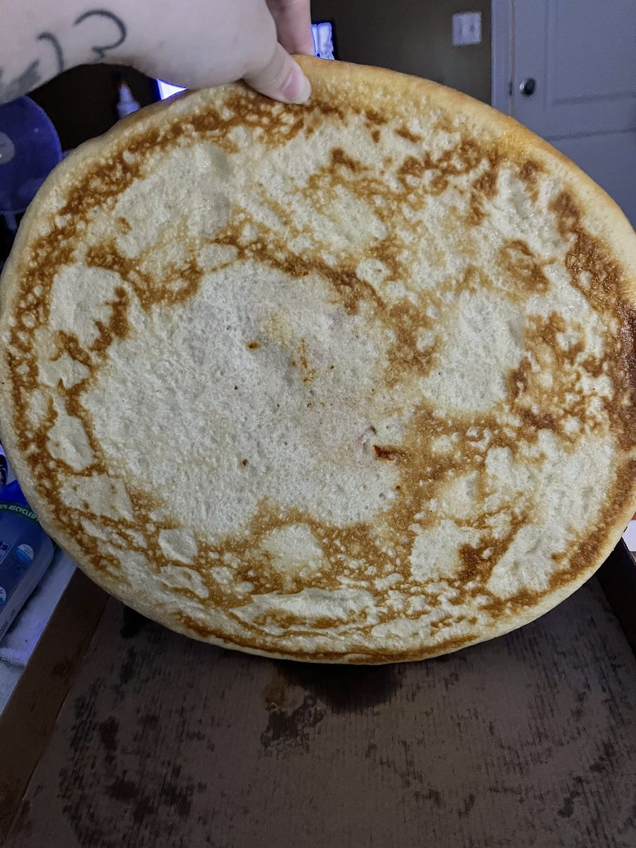 RedQueensChaos's tweet photo. Not a single cut on this pizza. @littlecaesars strikes again. https://t.co/V27TCG5ACh