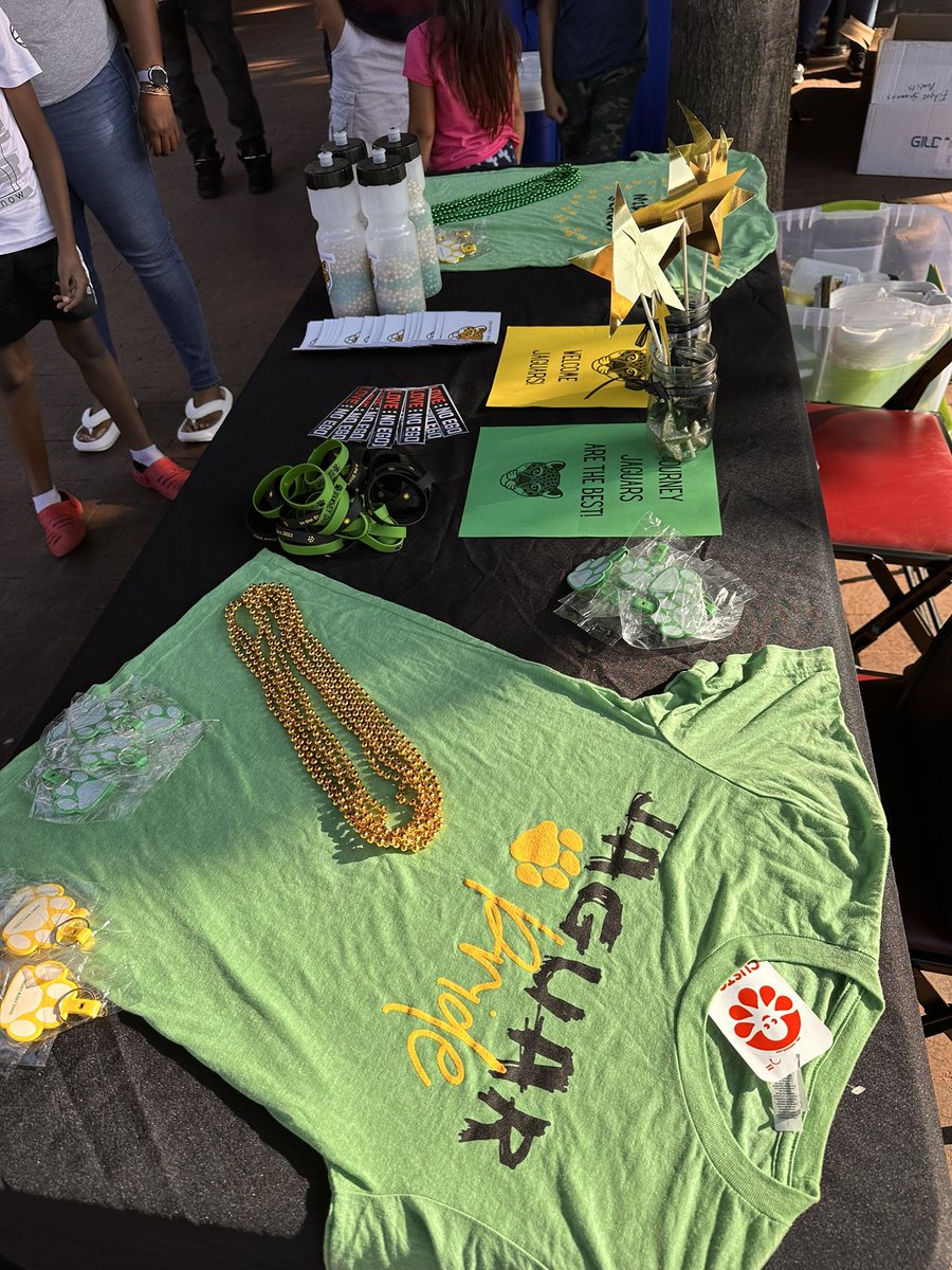 Loved being at the Ting Pavilion today with our swag table 💚💛