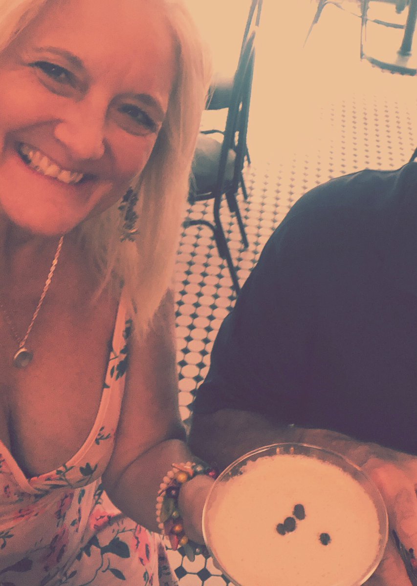 MidwestFantasy's tweet image. Fun day going into city and day drinking at new places. The chocolate martini was to die for!!🍸

#daydrinking #SaturdayVibes