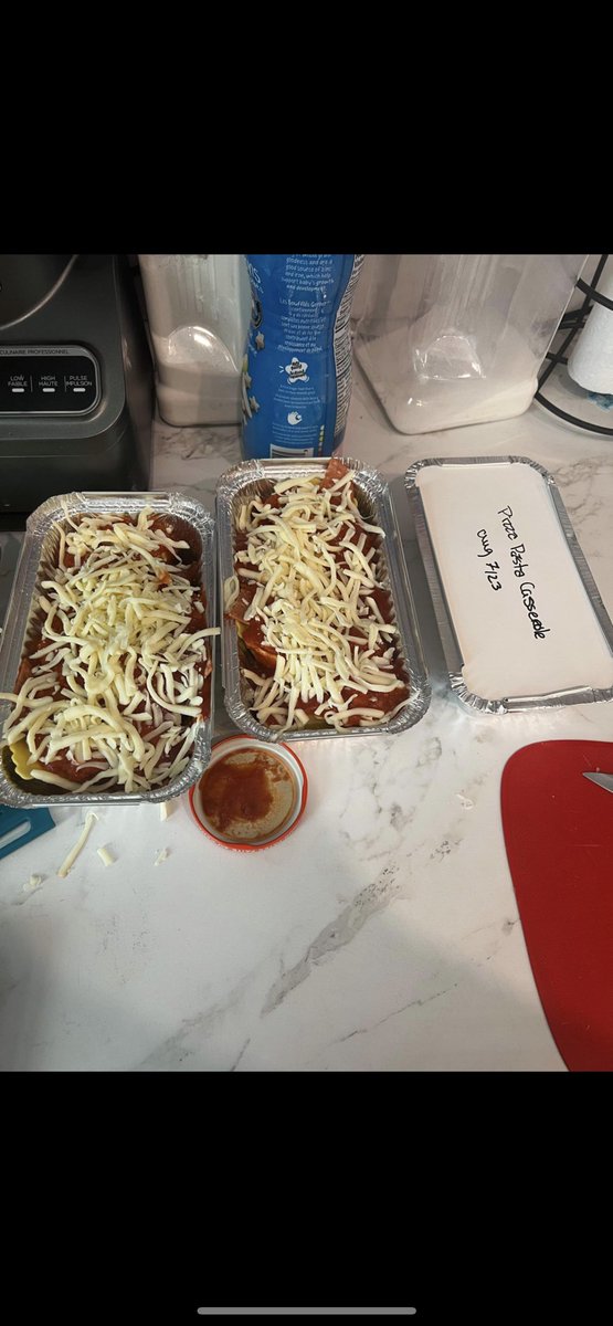 LynnePoiron's tweet photo. These little electric lunch boxes sure make sending harvest meals out to the field nice and easy! Bonus points is having the aluminum container meals ready to go in the freezer! https://t.co/QlAyi1jPWe