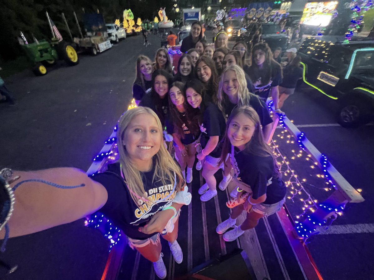 2023 D2 STATE SOFTBALL CHAMPS ready to rock and roll for the Tallmadge Circle Fest Parade! 

Special thank you to Matt Severns, Doug Caffelle, and everyone involved in putting our float together! 💙💛🥎