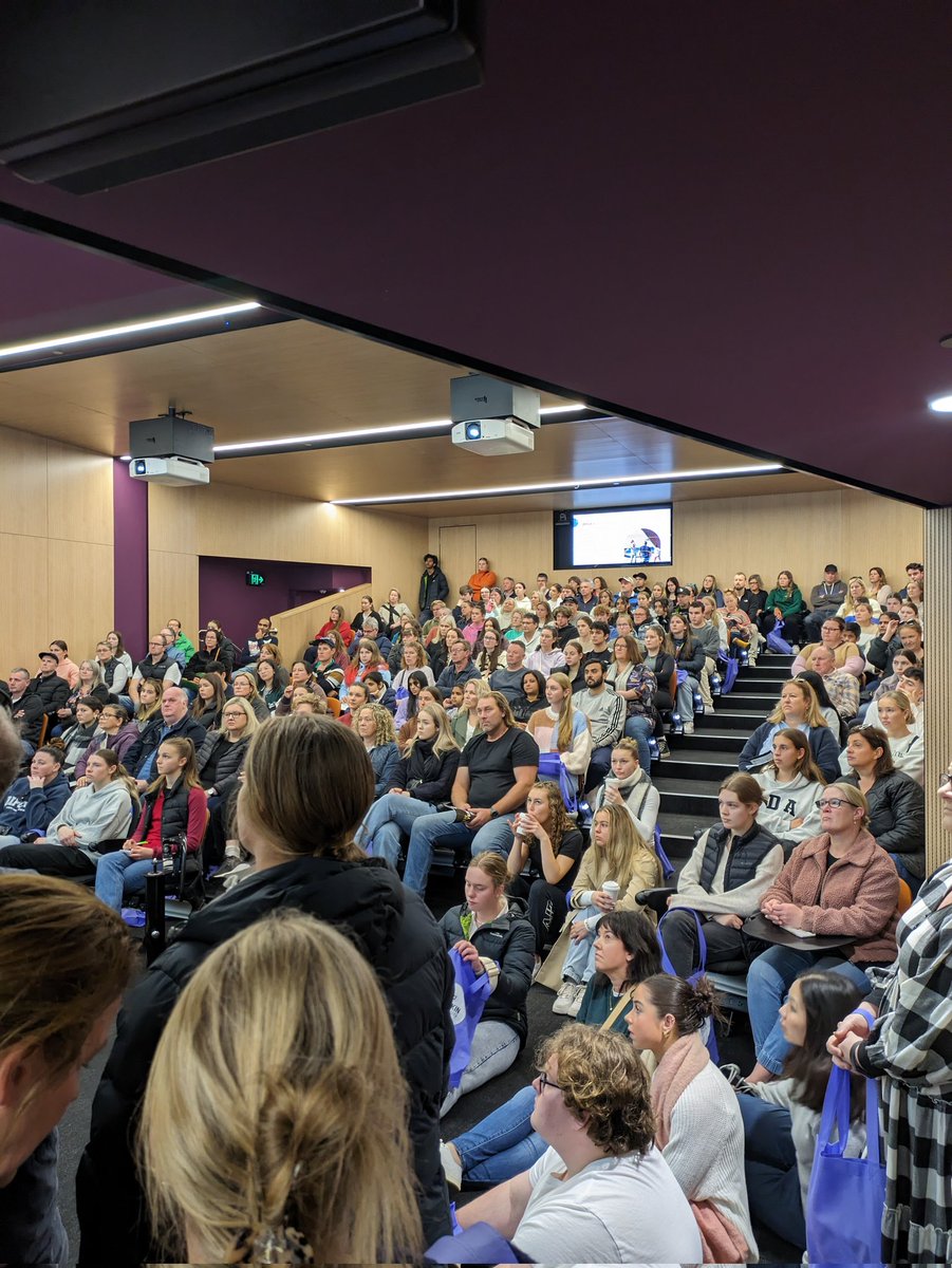 Deakin University tweet media