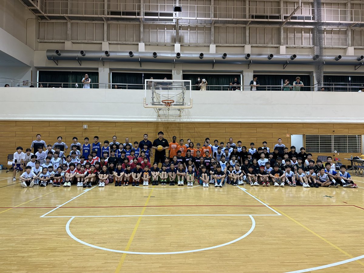 chiba3x3's tweet photo. 【U12 #CBACUP 開催👏】
本日は市立柏高校にてアンダーカテゴリーの大会を開催🏀
午前: U12カテゴリーCBA CUP
午後: U18日本選手権大会千葉県予選会
U12は男女30チームのエントリー😳
たくさんの子ども達が #3x3 に挑戦してくれています💪 https://t.co/PFRfOdbcvW
