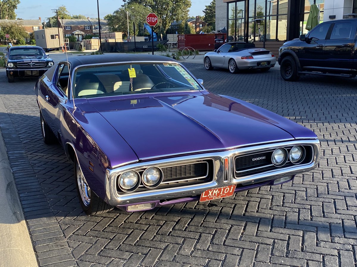 MikeWayland's tweet image. A few from the Woodward Dream Cruise last night (for those unfamiliar, essentially a giant celebration of new, modified and (especially) classic cars.