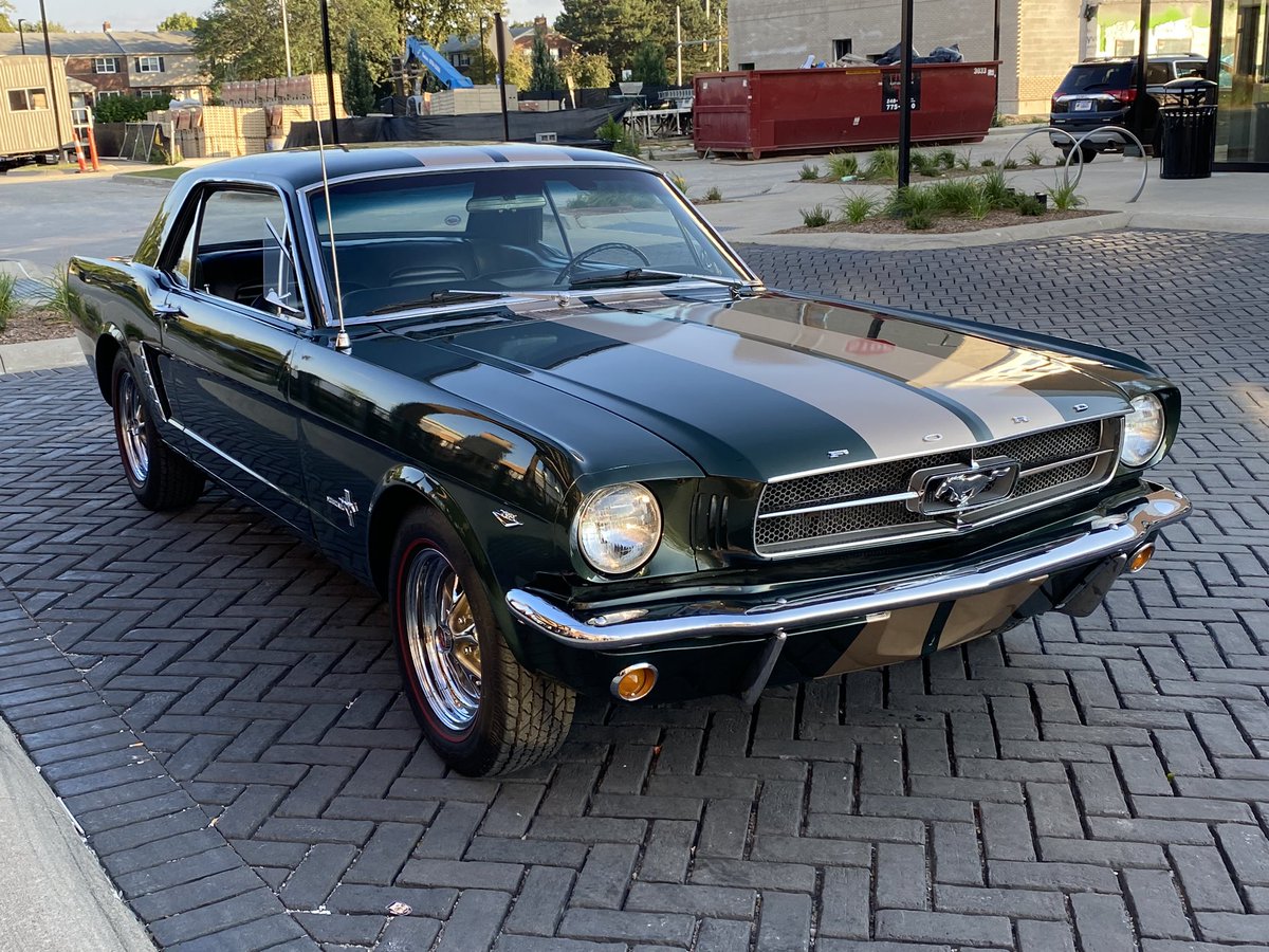 MikeWayland's tweet image. A few from the Woodward Dream Cruise last night (for those unfamiliar, essentially a giant celebration of new, modified and (especially) classic cars.
