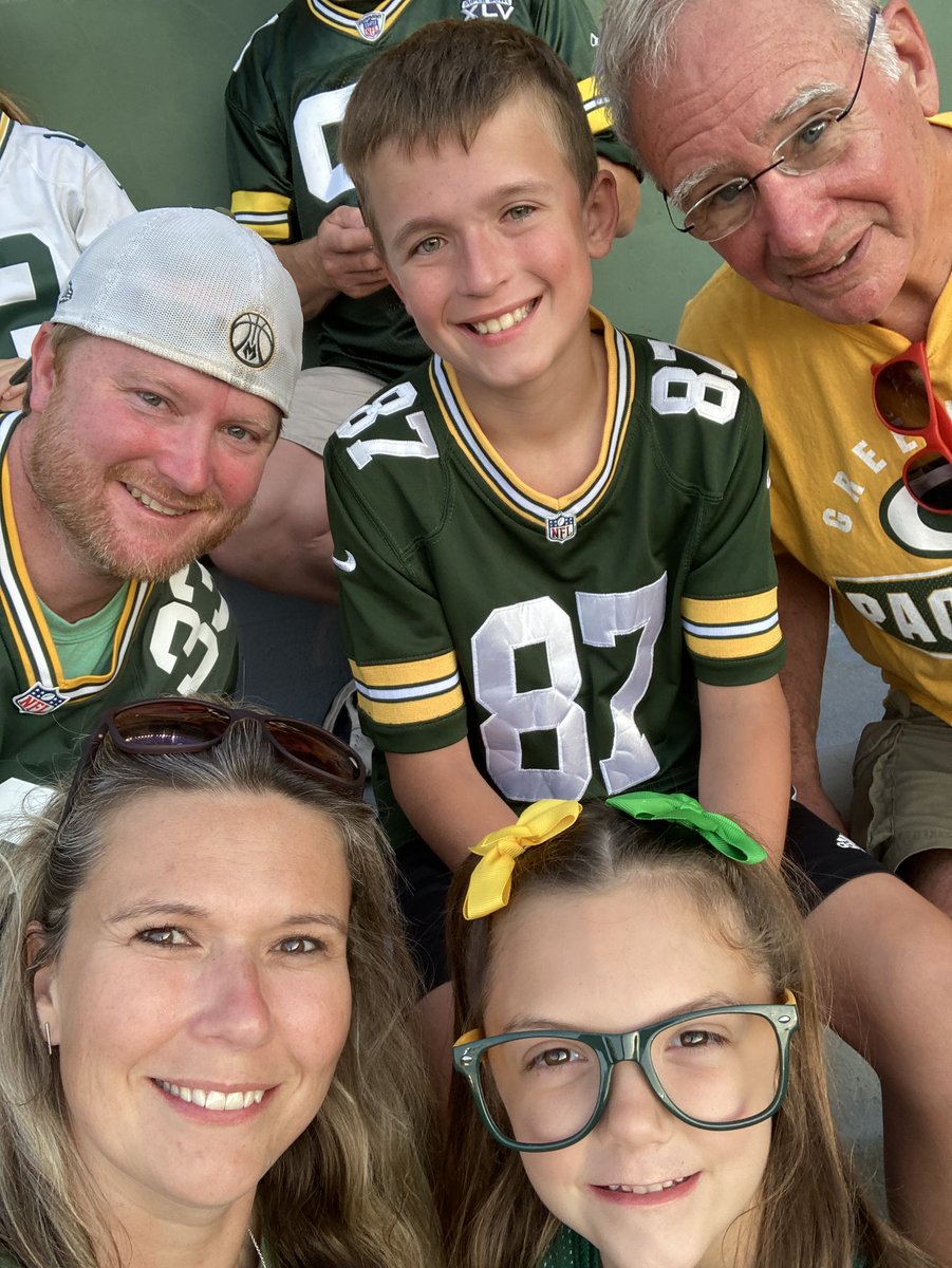 #getloudlambeau