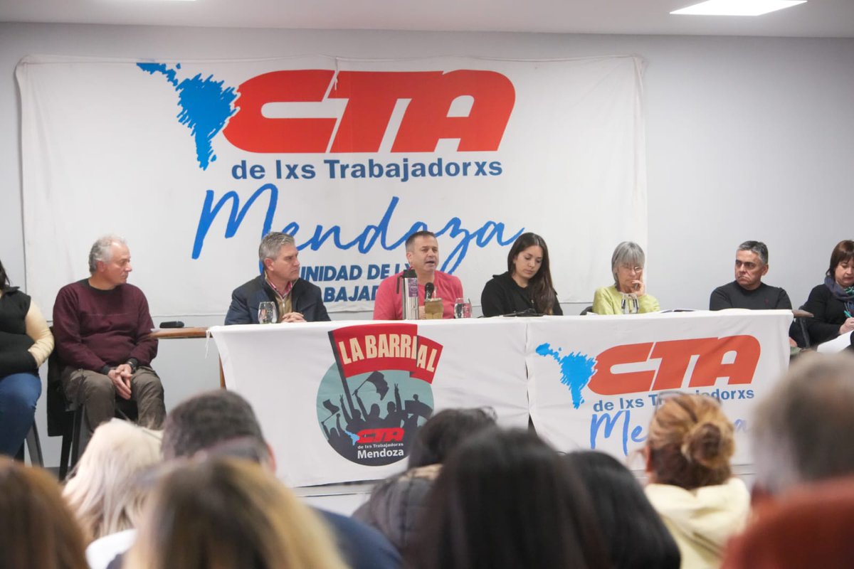 CtaMza's tweet photo. 🔵 PLENARIO PROVINCIAL DE LA CTA 🔵

Los trabajadores y trabajadoras debatimos, sintetizamos y proponemos sobre la coyuntura. 

"No hay solución gremial, sin solución política" https://t.co/6JDIFNPrRf
