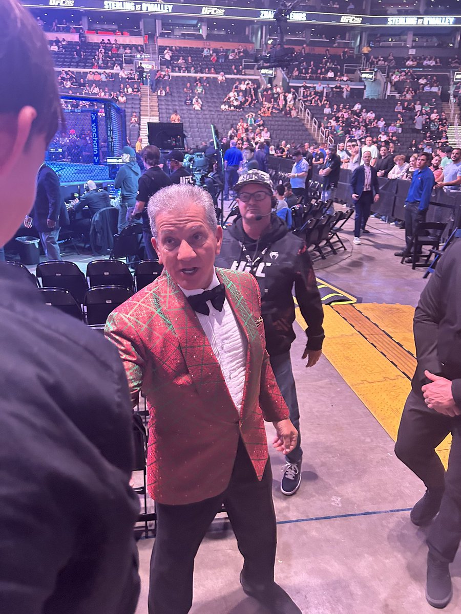 Kakuota1's tweet photo. 今んとこ最高に面白いです！！
#UFC292 https://t.co/OBOzp6QDve