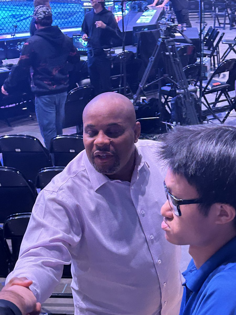 Kakuota1's tweet photo. 今んとこ最高に面白いです！！
#UFC292 https://t.co/OBOzp6QDve