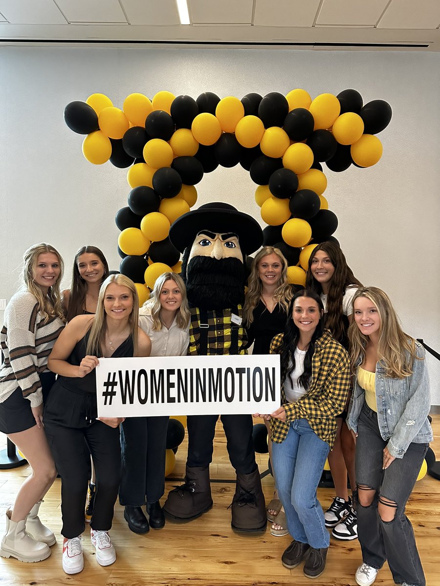 AppStateSB's tweet photo. An incredible evening spent celebrating Women in Motion💛

Thank you to everyone who had a part in putting this together, and to our fearless leader, Shelly Hoerner, for her words of wisdom! https://t.co/UYs7rdJglH
