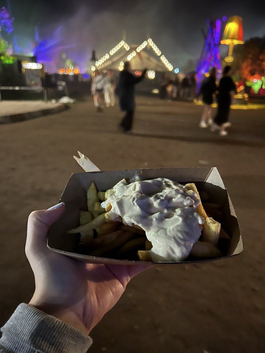 Hayatımda yediğim en kötü patates ama 6€ atsan atılmaz satsan satılmaz