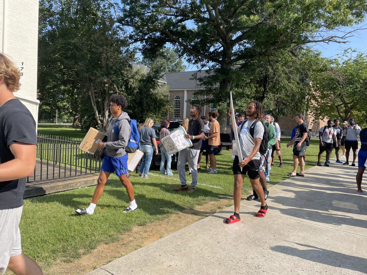 LWUfootball's tweet photo. We were happy to lend a hand this morning during Move-In Day. @LindseyWilson #BlueRaid https://t.co/h7917H8Rhm