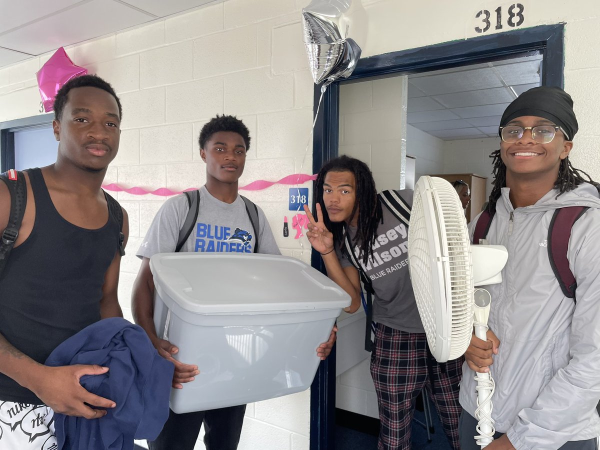 We were happy to lend a hand this morning during Move-In Day. <a href="/LindseyWilson/">LindseyWilson</a> #BlueRaid