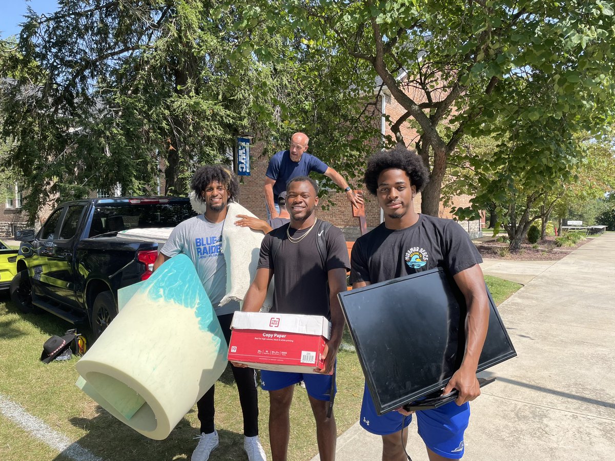 LWUfootball's tweet photo. We were happy to lend a hand this morning during Move-In Day. @LindseyWilson #BlueRaid https://t.co/h7917H8Rhm