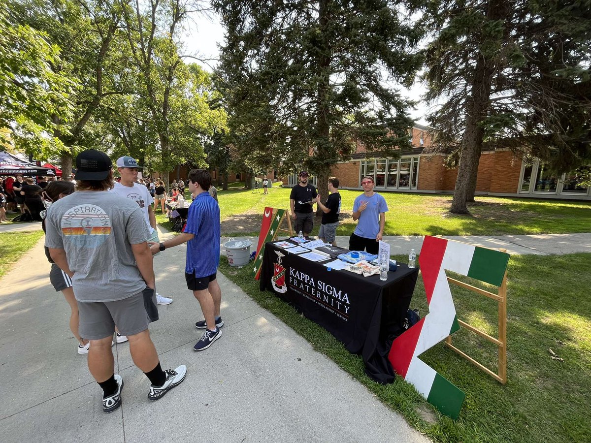 Our Brothers had an absolute blast chatting with President Downs and meeting all the incredible new Dragons at the Student Organization Extravaganza today! What an amazing time! #ΑΕΚΔΒ #MSUM