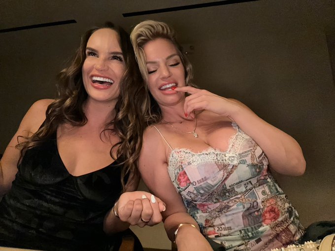 Can&rsquo;t wait for my bestie to come visit! @RachaelCavalli 😍😍😍😍 https://t.co/327XEyKbdn<a class="tags" href="/tag/rachaelcavalli">@rachaelcavalli</a><a href="/tag/newprofilepic"class="tags"><span>#newprofilepic</span></a>