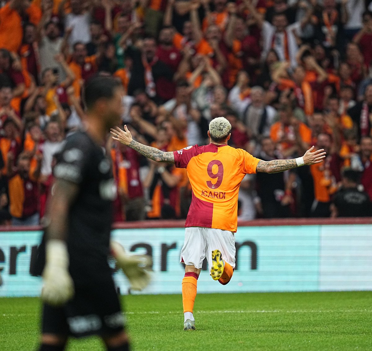 19taffarel05's tweet photo. Sen bir başkasın be İcardimmmmmm
#atillakaraoğlan #icardi #GSvTS #hakem #dirsek https://t.co/zYKmpGR9JN