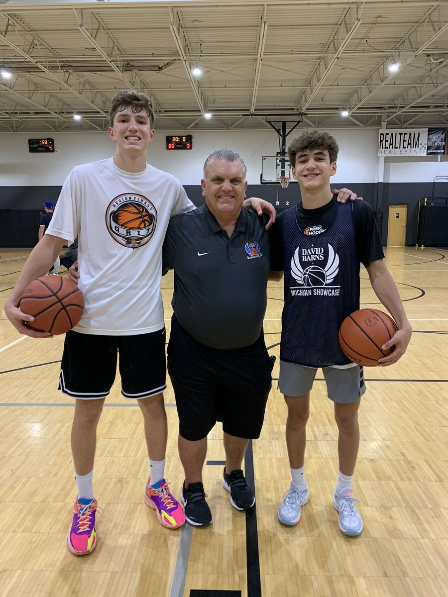 Had a great time at the David Barns Showcase with my guy @GavinYanez Thank you @Strongbball for having me. @HankampScott @PrepHoopsMI