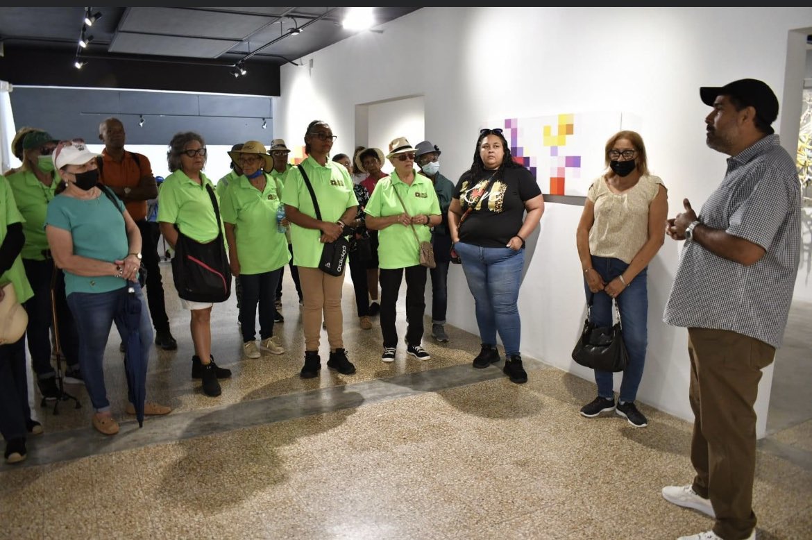 EEmergente's tweet photo. Nos sentimos muy contentos de recibir la visita de un grupo de residentes de Maunabo a nuestro Distrito Cultural. Disfrutaron de una oferta variada que incluyó el trolley turístico, visita guiada al Museo de Arte Francisco Oller y recorrido con los artistas participantes . https://t.co/cHO75rOx7k