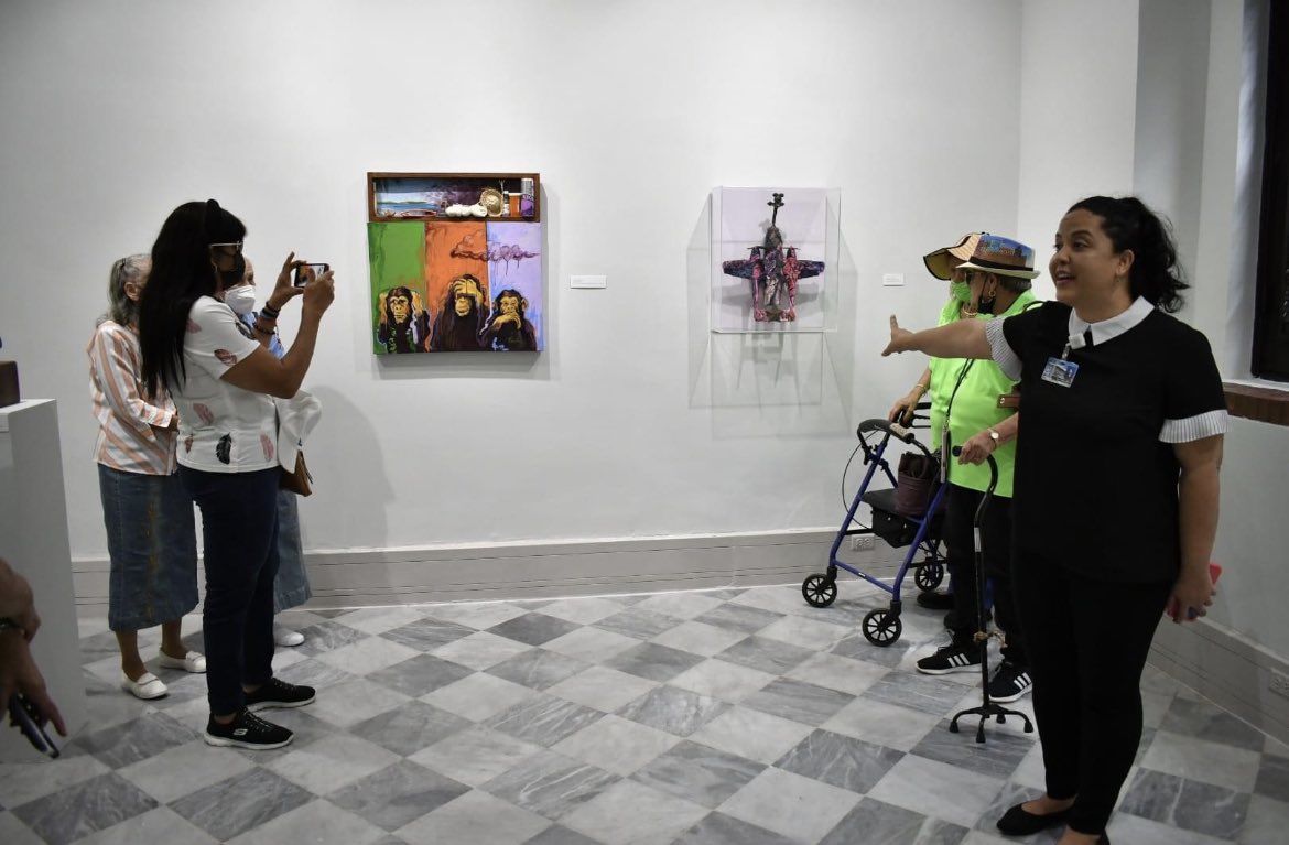 EEmergente's tweet photo. Nos sentimos muy contentos de recibir la visita de un grupo de residentes de Maunabo a nuestro Distrito Cultural. Disfrutaron de una oferta variada que incluyó el trolley turístico, visita guiada al Museo de Arte Francisco Oller y recorrido con los artistas participantes . https://t.co/cHO75rOx7k