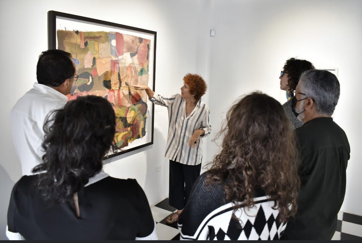 EEmergente's tweet photo. Nos sentimos muy contentos de recibir la visita de un grupo de residentes de Maunabo a nuestro Distrito Cultural. Disfrutaron de una oferta variada que incluyó el trolley turístico, visita guiada al Museo de Arte Francisco Oller y recorrido con los artistas participantes . https://t.co/cHO75rOx7k
