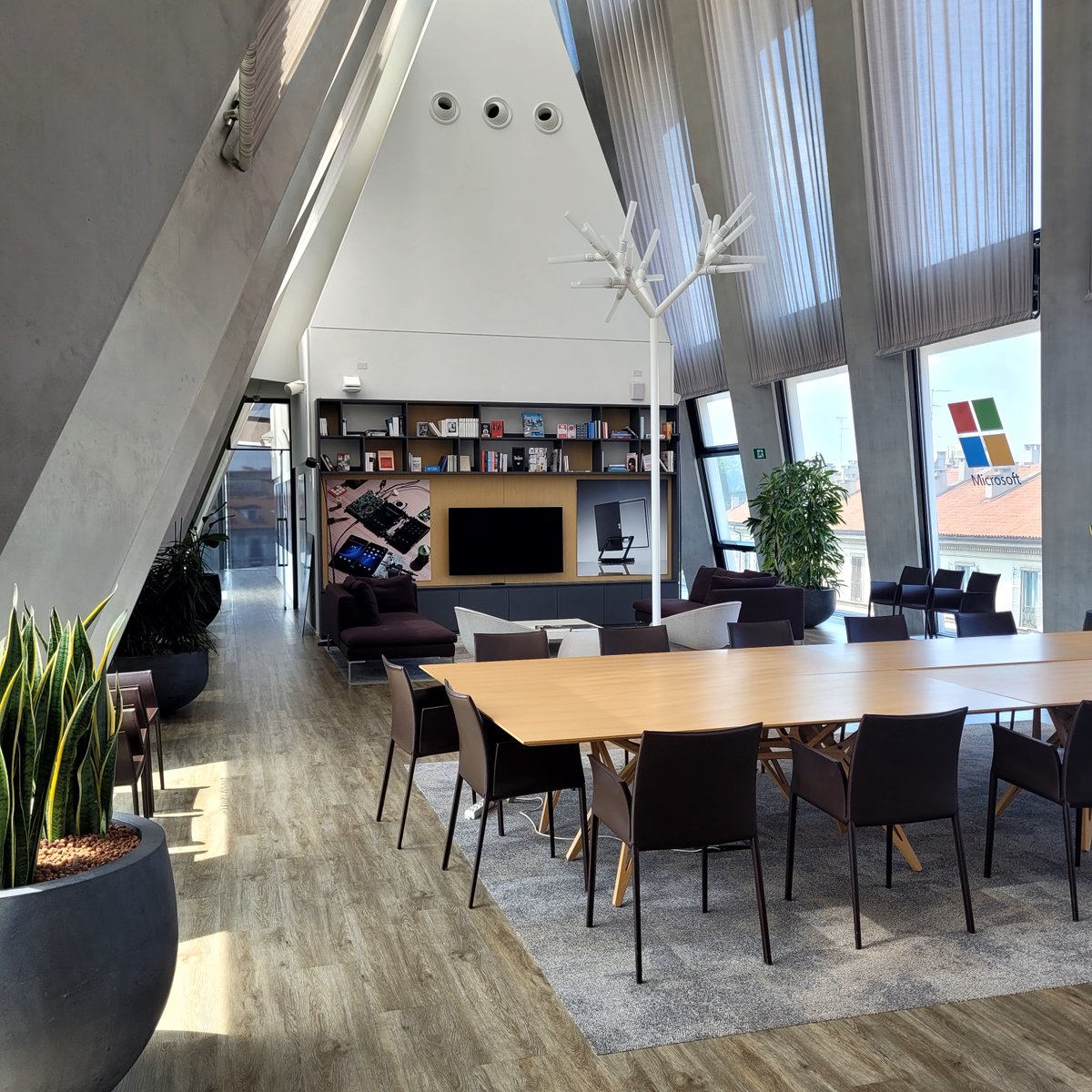 🌟 An exciting journey at #DigitalentsMilanoWeek! 🚀
Last June we spent a week learning from big techs like Cisco, IBM, Microsoft, and others to better understand the #DigitalTransformation.
🙏 Thanks to @BPCube and #Digitalents for the opportunity.
#EdTech #Innovation #Digital