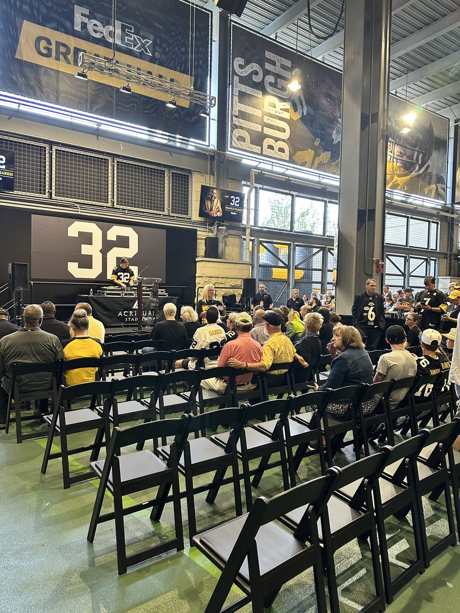 bepryor's tweet photo. Steelers will be unveiling Franco Harris’ retired jersey in less than 10 min, joining Ernie Stautner and Joe Greene in the Great Hall of Acrisure Stadium https://t.co/QrasOAgLEH