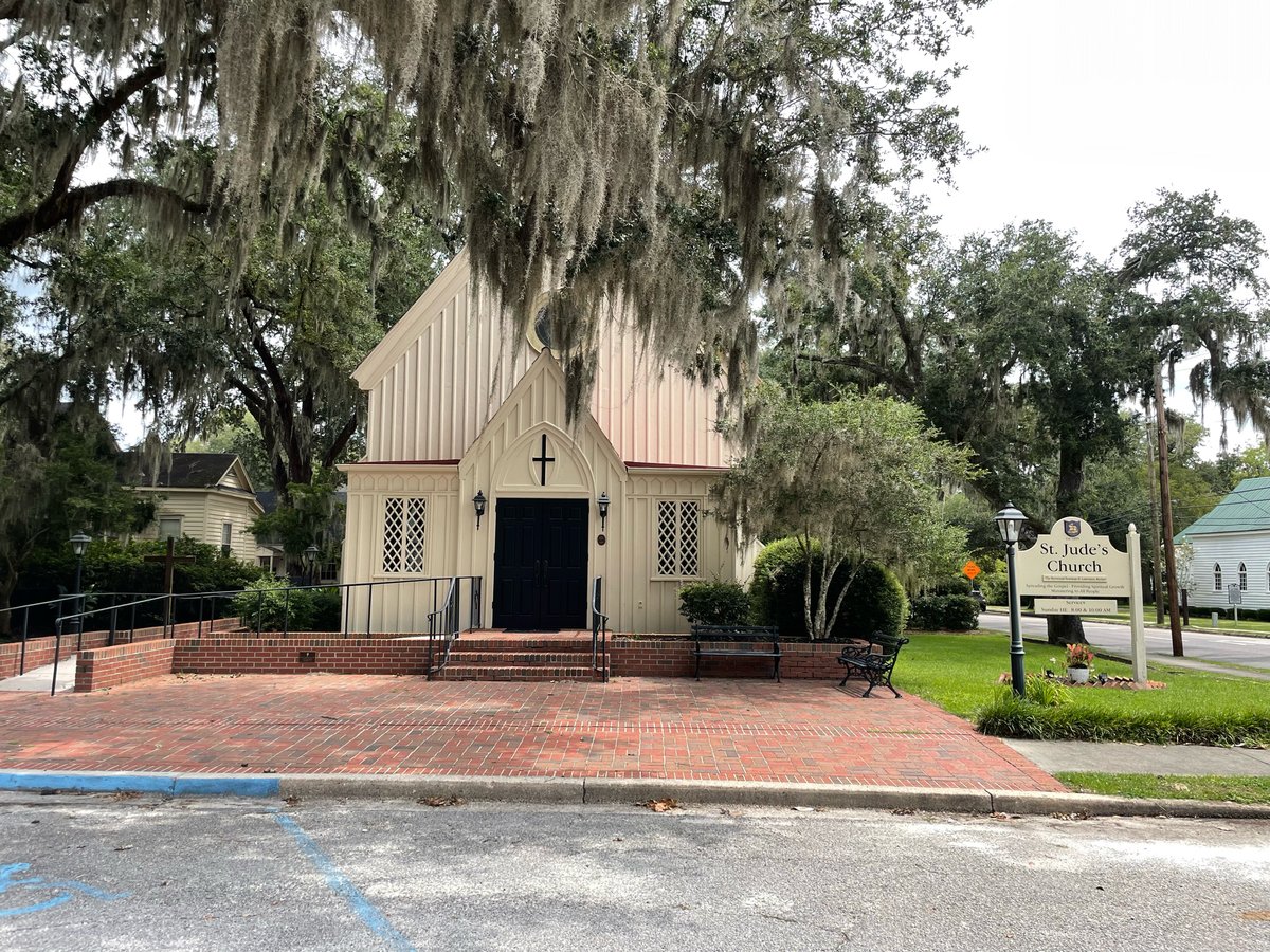 TeibertRE's tweet photo. One of the best parts of our job is getting to explore our small towns surrounding Charleston, and introduce others to all they have to offer! A lovely weekend for a stroll through Walterboro. #realtor #realestate #smalltown #walterborosc https://t.co/7fErGumHMB