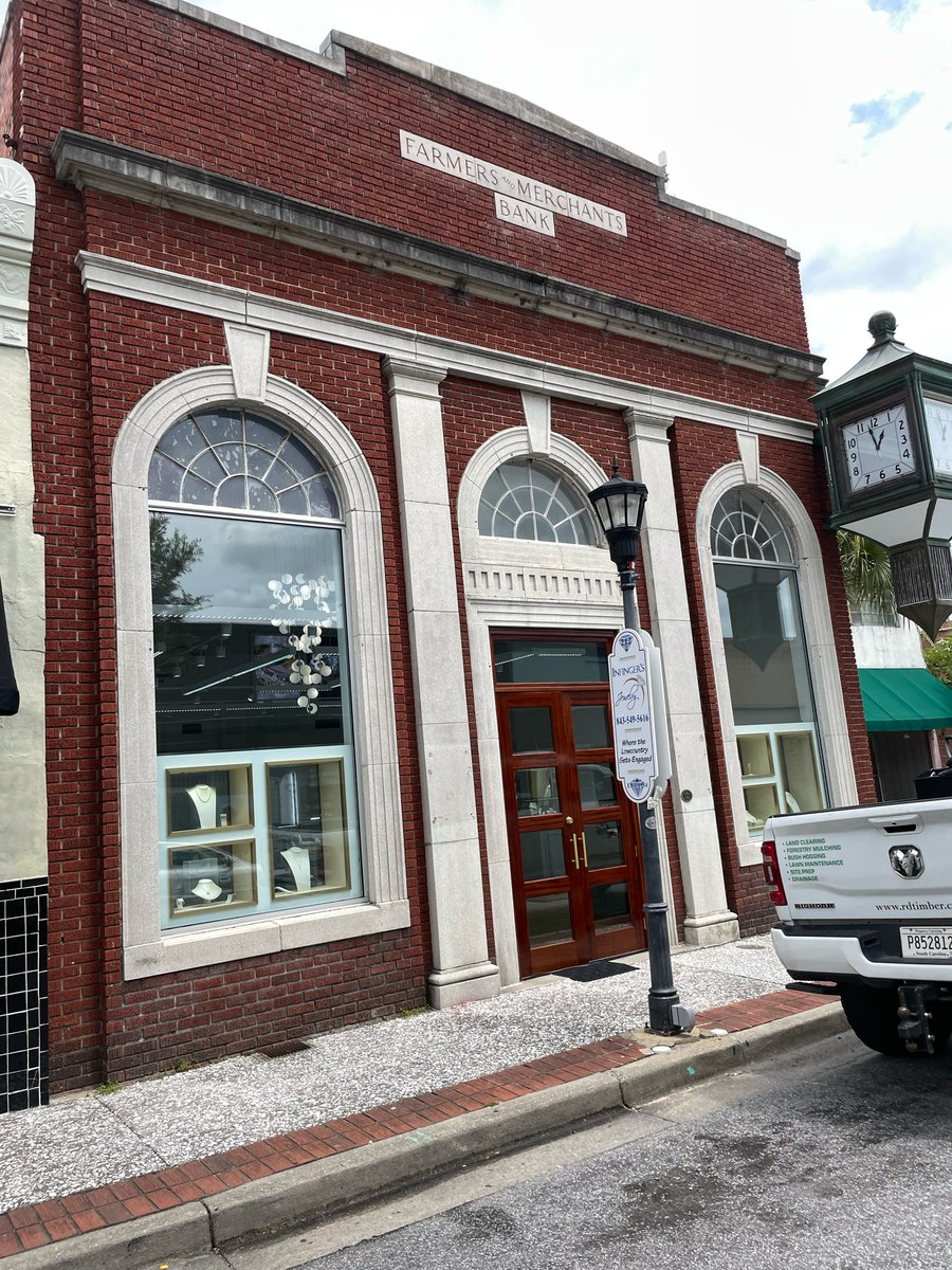 TeibertRE's tweet photo. One of the best parts of our job is getting to explore our small towns surrounding Charleston, and introduce others to all they have to offer! A lovely weekend for a stroll through Walterboro. #realtor #realestate #smalltown #walterborosc https://t.co/7fErGumHMB