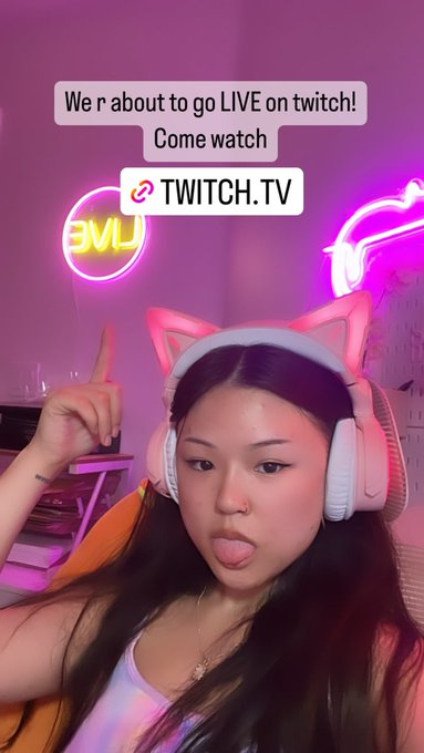 STREAMING! NOW! COME WATCH ME OR ILL BE MAD https://t.co/uFCqN9x36J https://t.co/LNMFTqhMrH