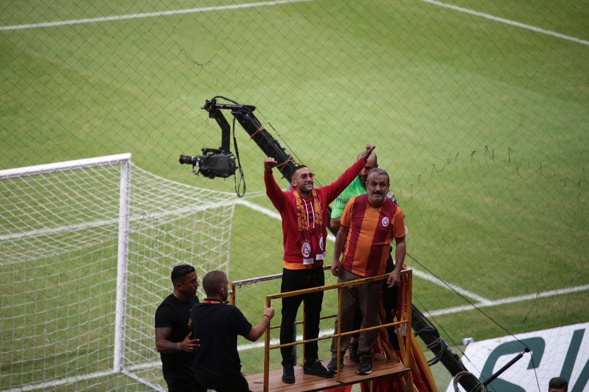 ultrAslan's tweet photo. 🔥😎 İşte yeni transferimiz Hakim Ziyech! 

#ultrAslan https://t.co/SLSVE6lzux