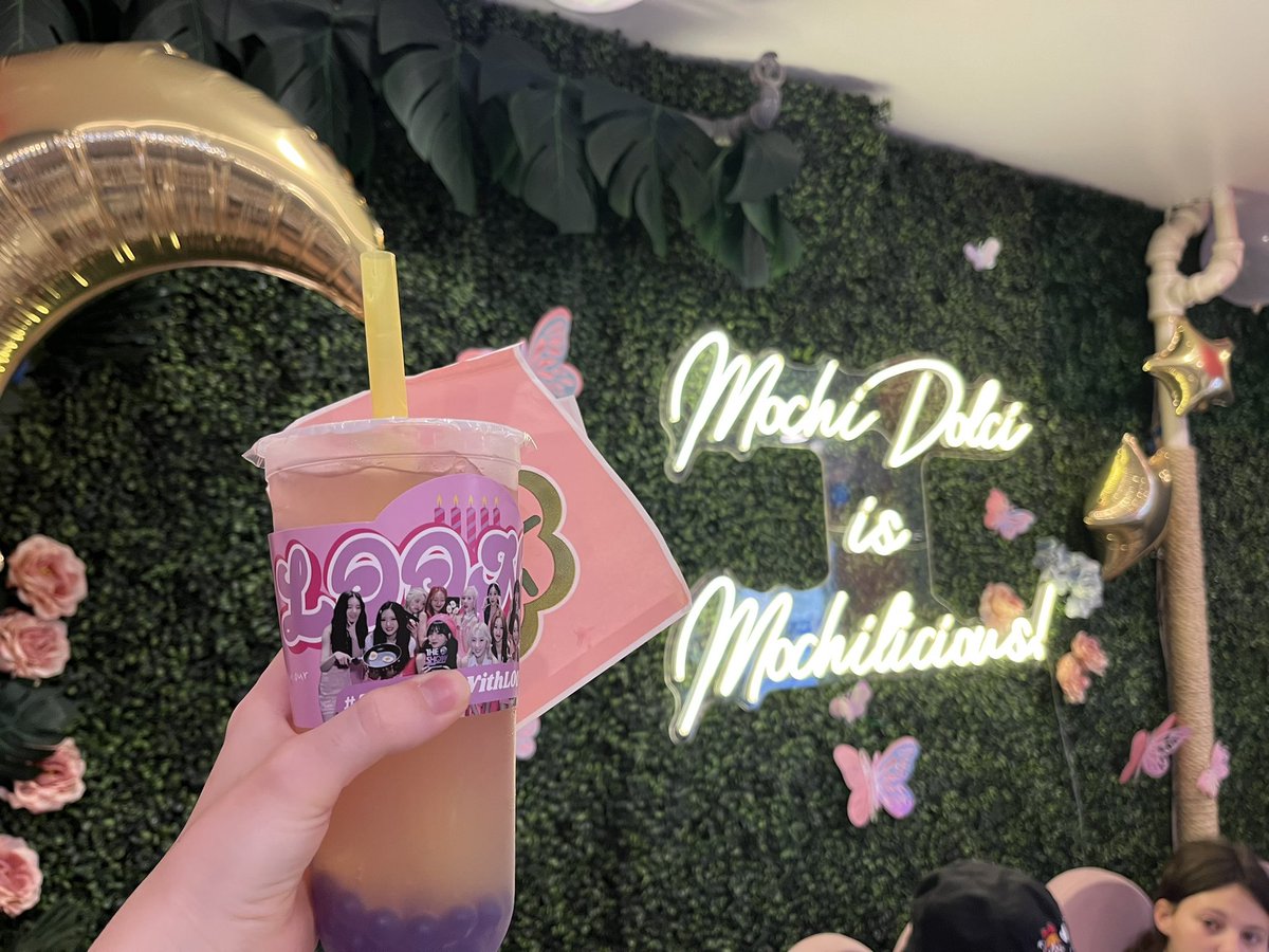 liizi__'s tweet photo. Thank you so much @loonacupsleeve and Mochi Dolci for such an amazing event!! 💗🌙 #5YearsWithLOONA #이달의소녀 #LOONA https://t.co/H4jr1cmipT