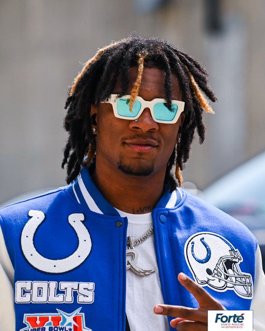 Anthony Richardson with the Super Bowl 41 patch before playing the Bears is cold-blooded 😭

Via <a href="/Colts/">Indianapolis Colts</a>