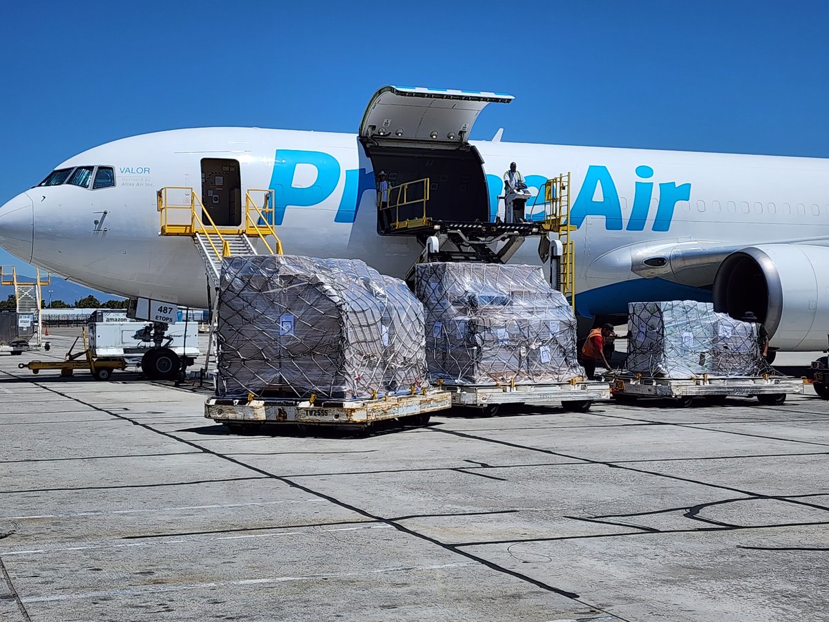 Amazon News tweet media