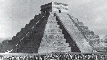 MC_Floh's tweet photo. @tlacochcalcatl_ @archaeologyart El Castillo / Temple of Kukulcán (Chichen Itza):

1862 before Excavation (tl)
1920 Defoliation / 1st Restauration attempts (tr)
1922 serious Renovation (bl)
1975 large Visitor Rush (br) 

#El #Castillo #Temple #Kukulcán #Kukulkan #Chichen #Itza #Yucatán #Toltec #Aztec https://t.co/etUop2ZeAh