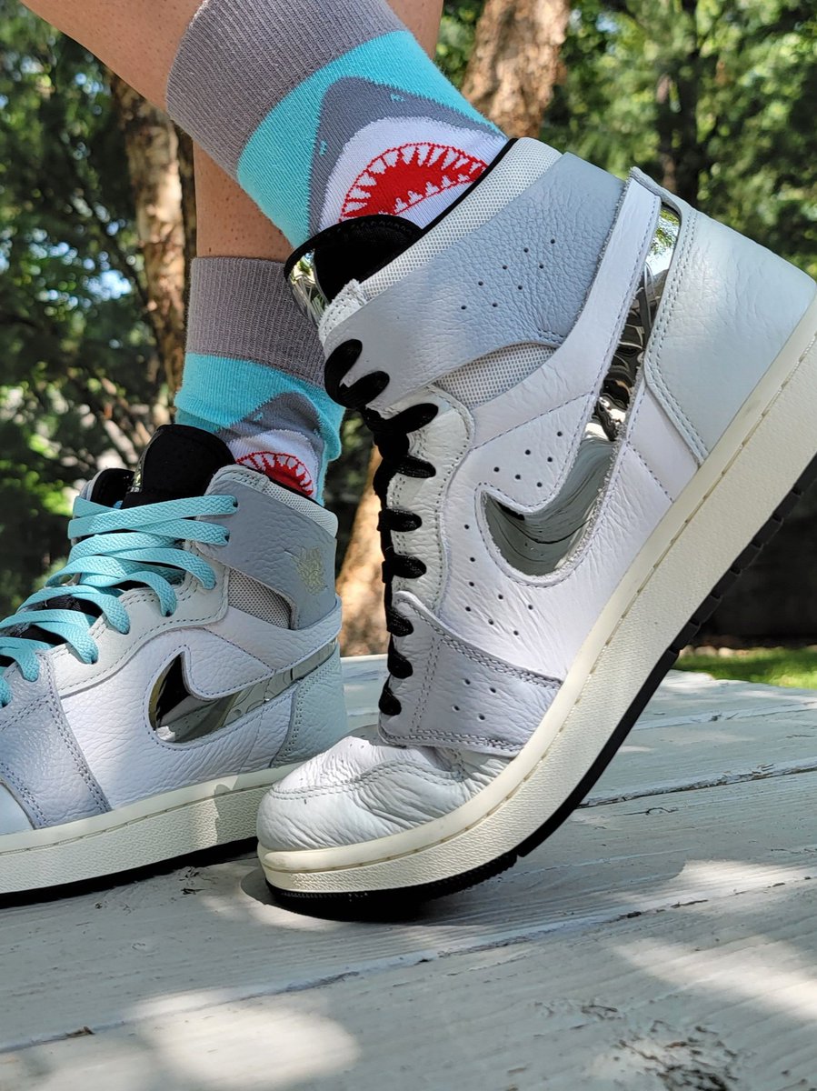 givn2sin's tweet photo. @n8frost @Nike @nikestore @Jumpman23 @snkr_twitr I'm blown away by the quality of the CMFT 2 "Chicago Women's Collective." (aka Chrome, Silverware, or as I like to call them, The Beans)
LOVE this leather! From aglets to insoles, there are so many things to love about this pair.
#KOTD
#SNKRSKickCheck
No, #YOURSneakersAreDope https://t.co/4TPSSEXEVk