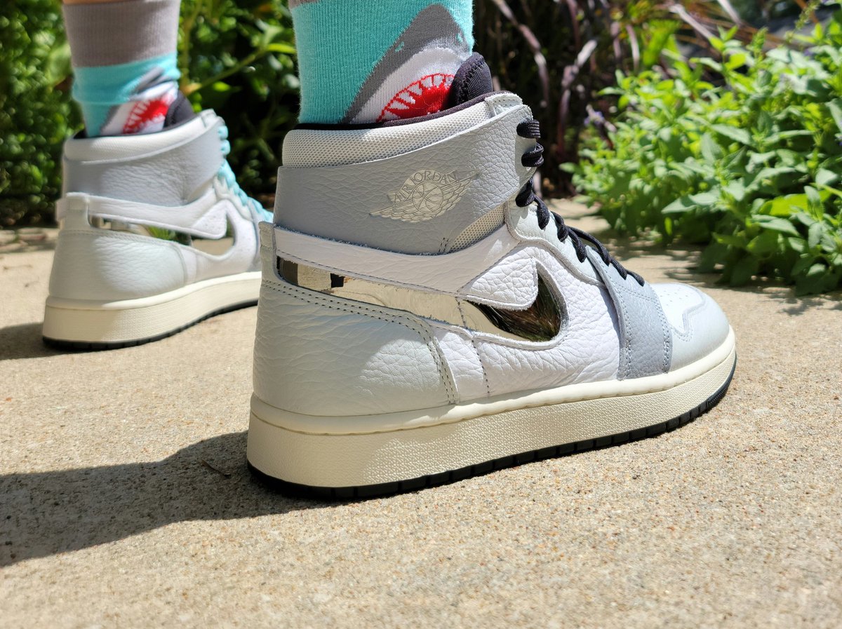 givn2sin's tweet photo. @n8frost @Nike @nikestore @Jumpman23 @snkr_twitr I'm blown away by the quality of the CMFT 2 "Chicago Women's Collective." (aka Chrome, Silverware, or as I like to call them, The Beans)
LOVE this leather! From aglets to insoles, there are so many things to love about this pair.
#KOTD
#SNKRSKickCheck
No, #YOURSneakersAreDope https://t.co/4TPSSEXEVk