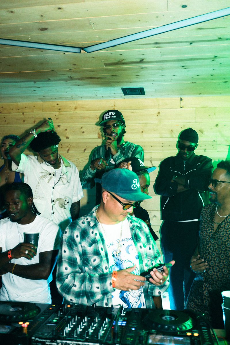 HeirJ0rdan's tweet image. Family business like the Kanye song. 📈

@investinStockz @guapdad4000 @jiggajuice1000 @buymoneyent @laricia___ @1VAL0R + more