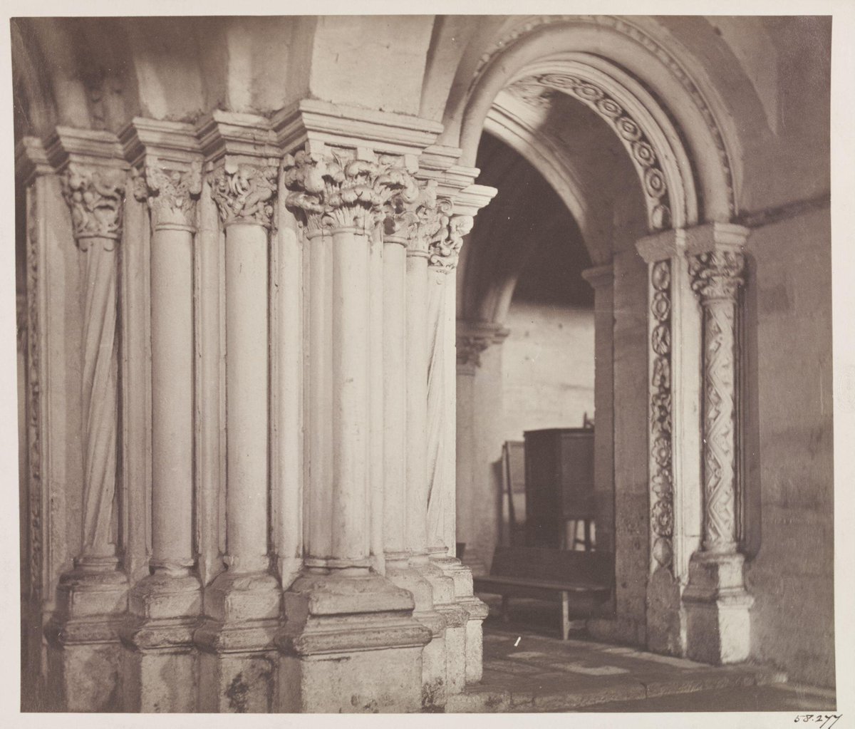 Cando a catedral de #Santiago #Galicia era branca (cripta do Pórtico da Gloria encalada)
#WorldPhotographyDay 

📷Thurston Thompson, 1867