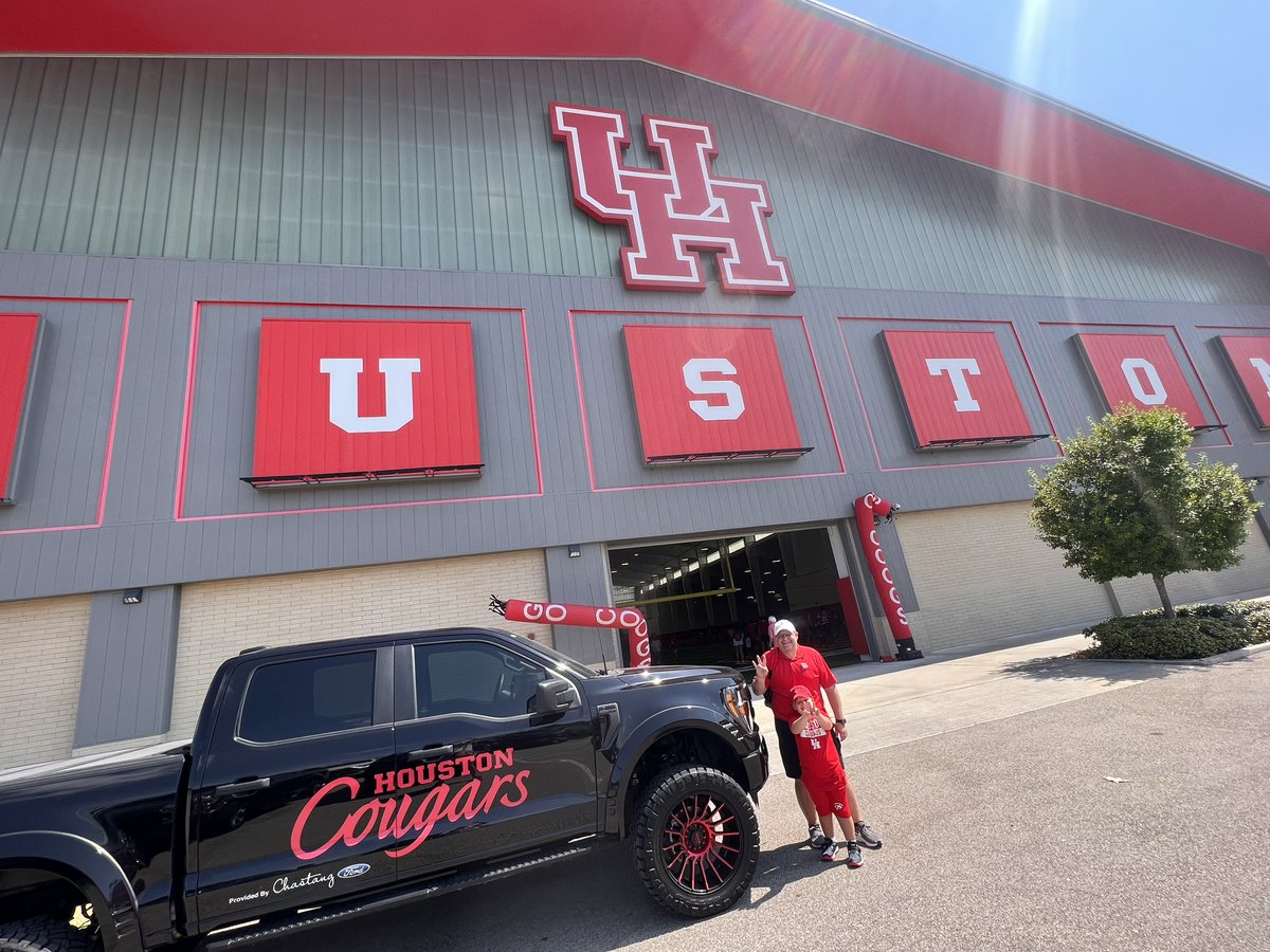 Out here supporting Fan Day!  #GoCoogs #universityofhouston @UHCougarFB