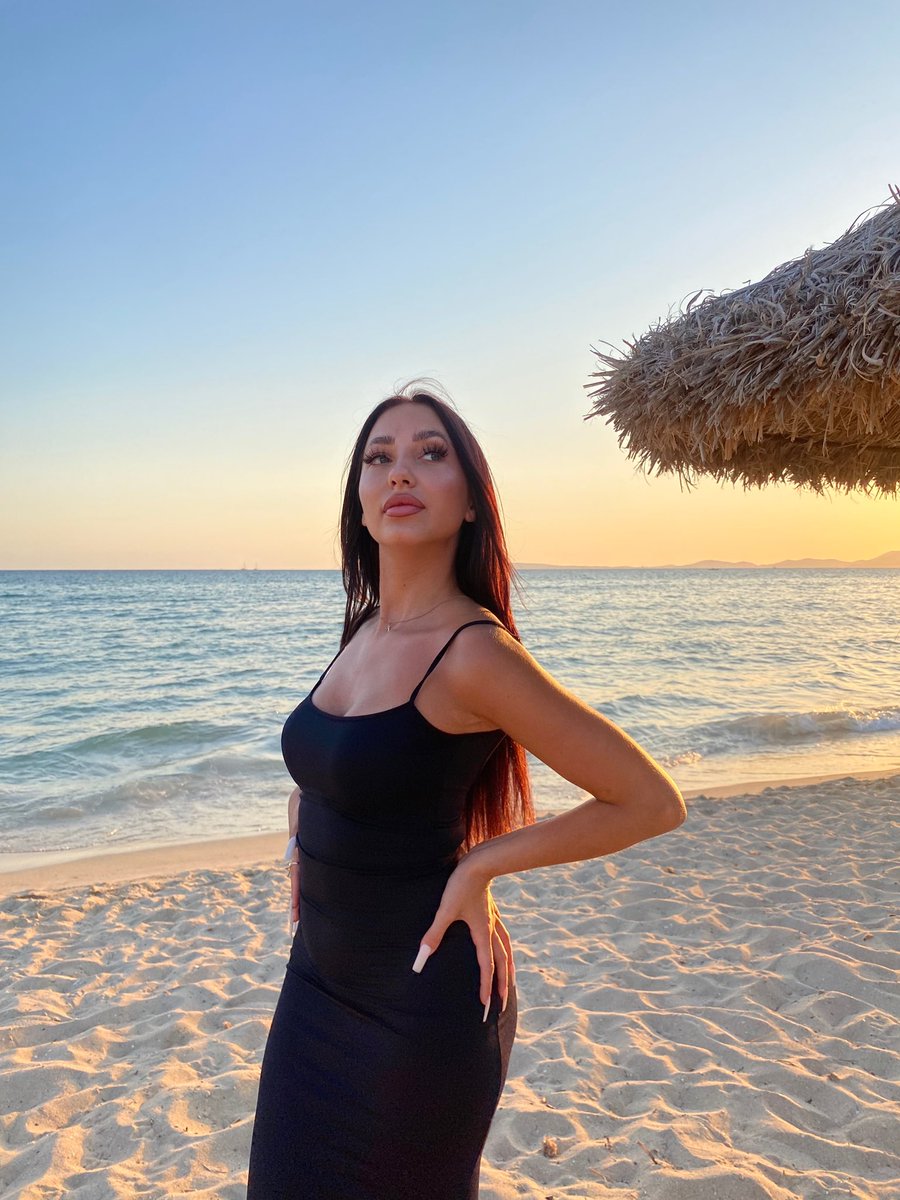 a_capezio's tweet photo. dsl Twitter de t’avoir abandonné 
Voici des photos de mes vacances 🌊 https://t.co/af8yEsyDc5