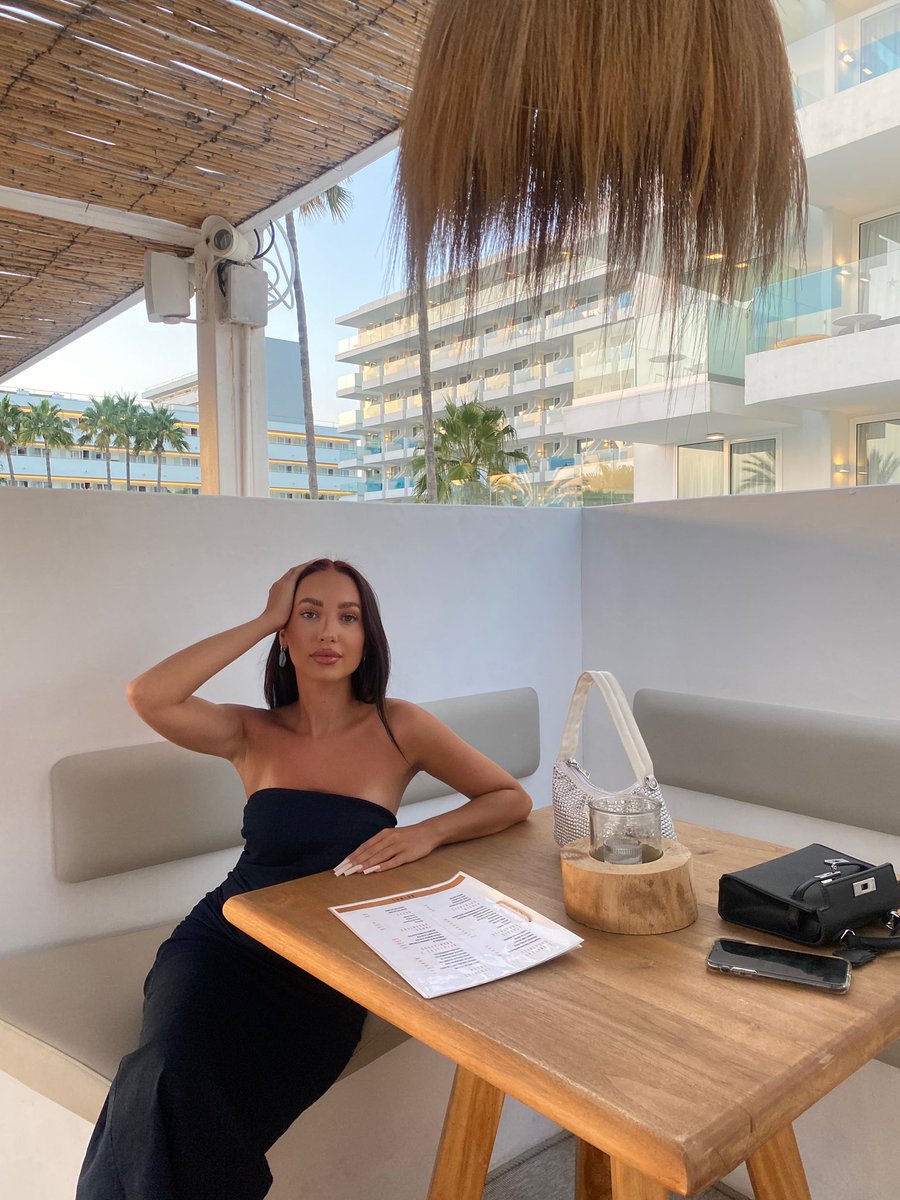 a_capezio's tweet photo. dsl Twitter de t’avoir abandonné 
Voici des photos de mes vacances 🌊 https://t.co/af8yEsyDc5