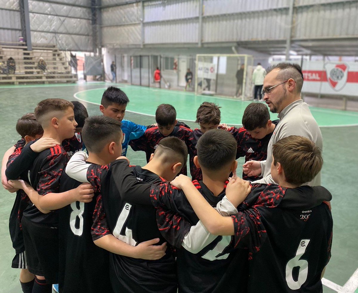 carpfutsal's tweet photo. 8va División

River Plate 10 - Almafuerte 0

⚽: Dylan Paz, Ignacio Navoni, Juan Poy Boto x2, Bautista Núñez Mohamed x2 y Nicolás Rivera Domenech x4.

#VamosRiver⚪🔴⚪ https://t.co/3SMrjdTriG