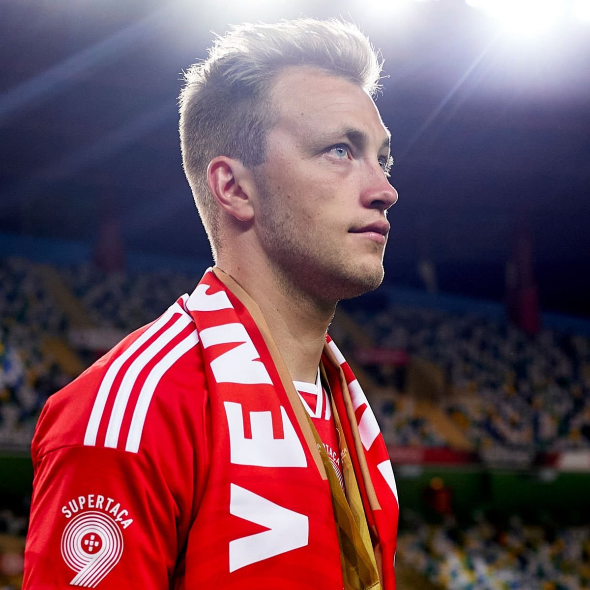 78': Tengstedt entra
79': Tengstedt faz o 1-0