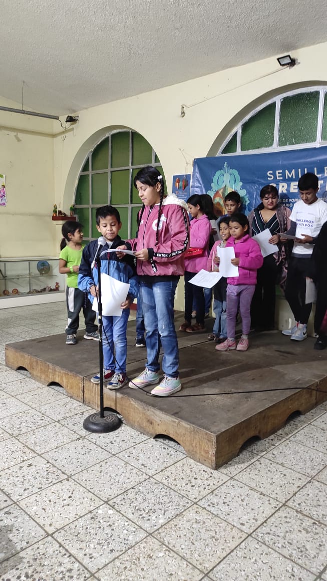 SemilleroEn's tweet photo. Cierre del curso de verano. Corridos, teatro y juego.
#SomosSemillerosCrrativos #CulturaComunitaria @VinculaCultura @EsTetereta https://t.co/hmPokO8eje