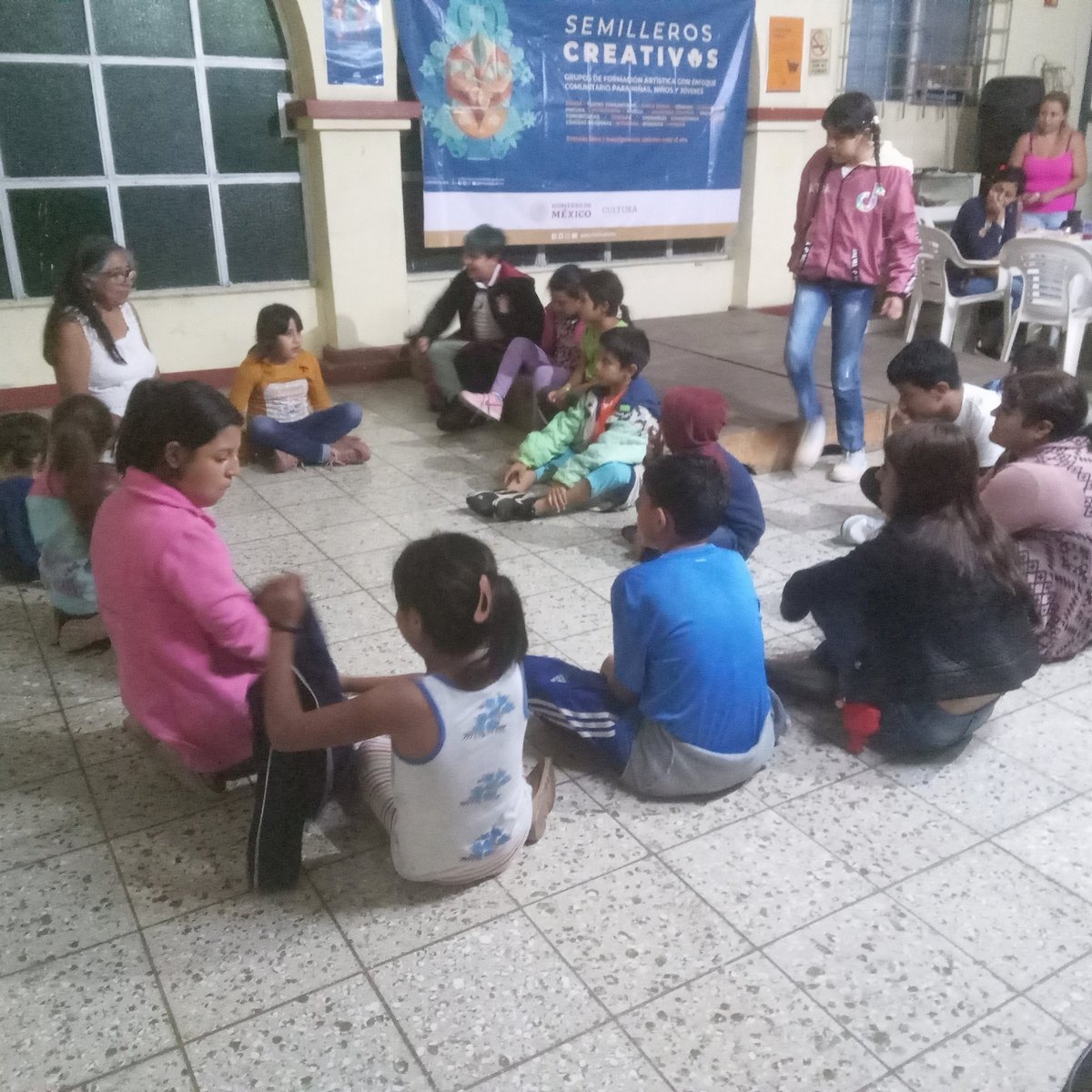 SemilleroEn's tweet photo. Cierre del curso de verano. Corridos, teatro y juego.
#SomosSemillerosCrrativos #CulturaComunitaria @VinculaCultura @EsTetereta https://t.co/hmPokO8eje